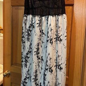 Black and White Floral Night Gown 18/20